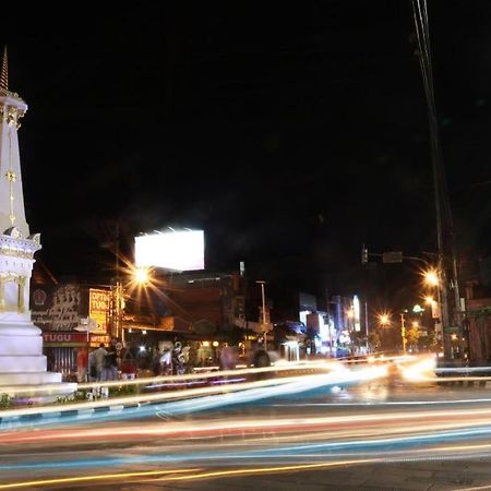 โรงแรมฟอริซ ย้อกยาการ์ต้า ยอกยาการ์ตา ภายนอก รูปภาพ